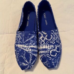 Toms Indigo Patterned Canvas Slip-Ons